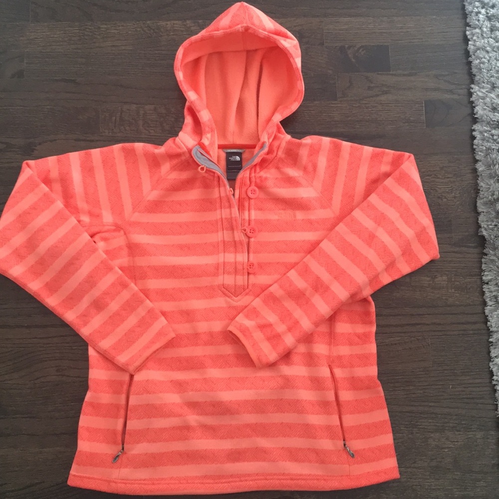 The northFace fleece/sweatshirt size Large.