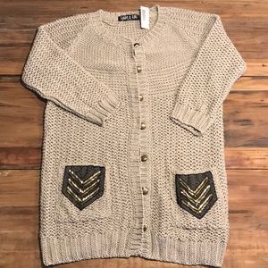 Beige cardigan with embellished pockets