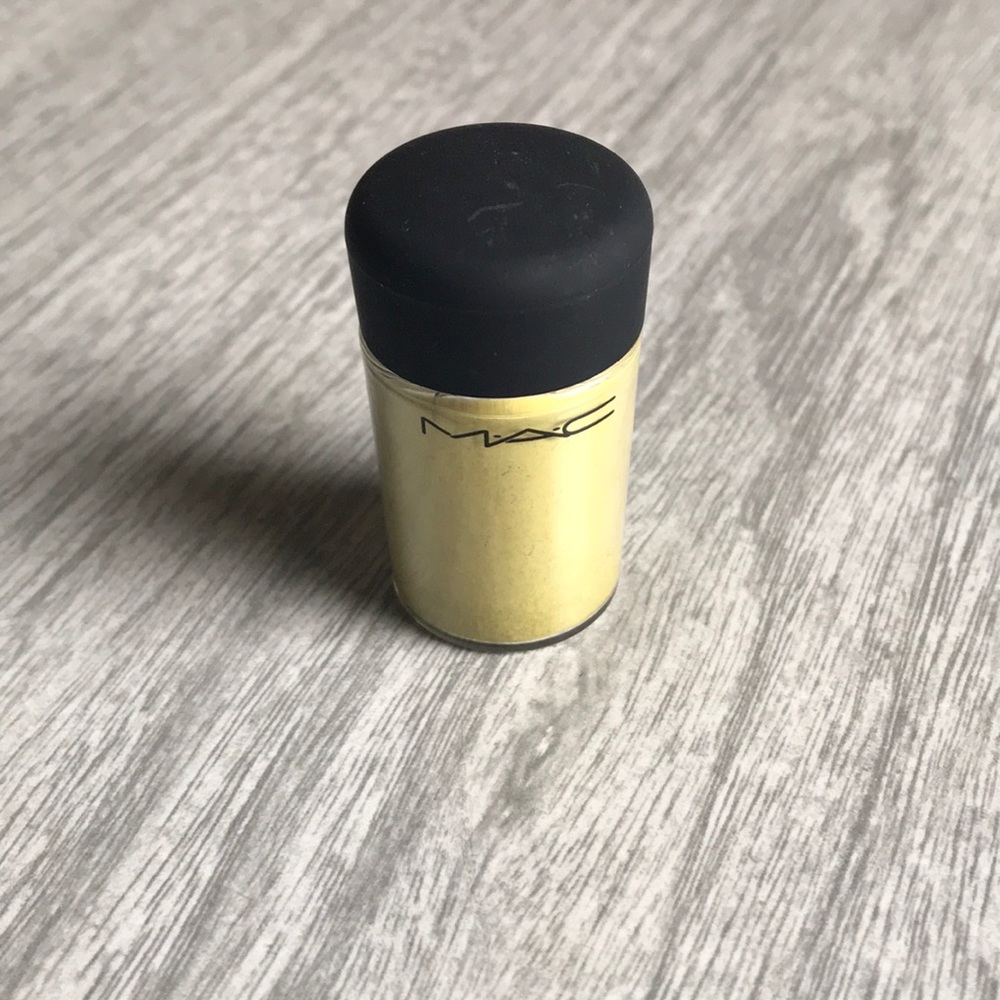 MAC True Chartreuse Loose Pigment. Limited Edition