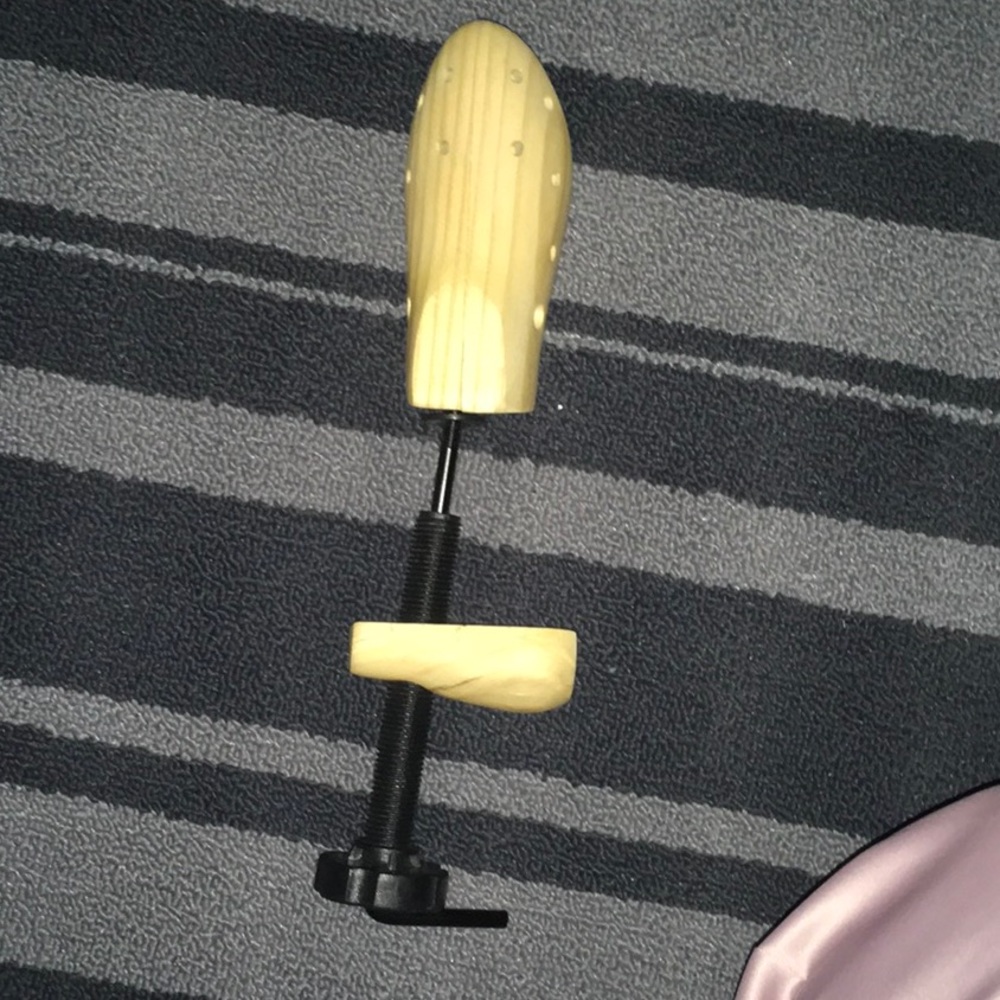 Shoes expansion tool