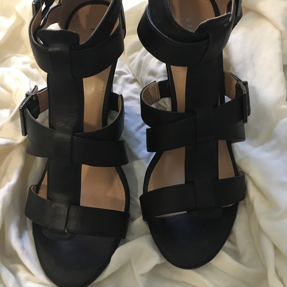NWOT EXPRESS WEDGES BLACK SIZE 8