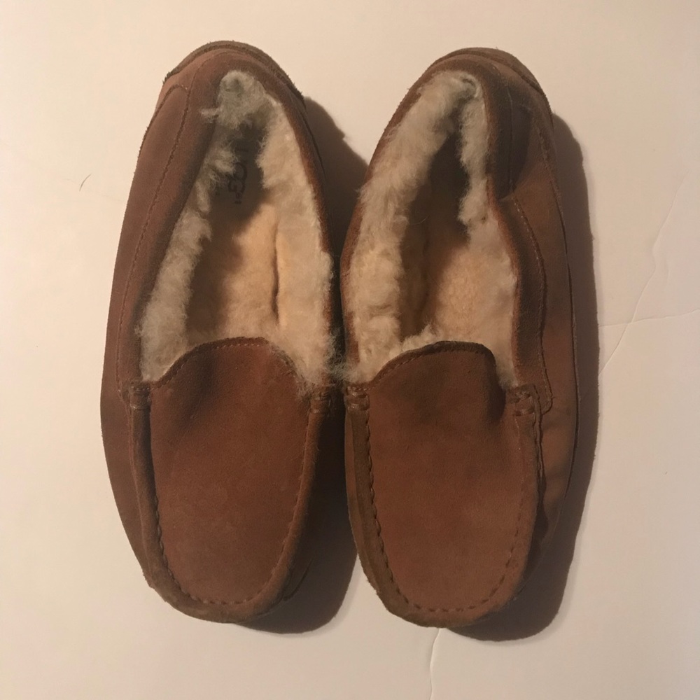 Fawn UGG moccasin slippers size 5