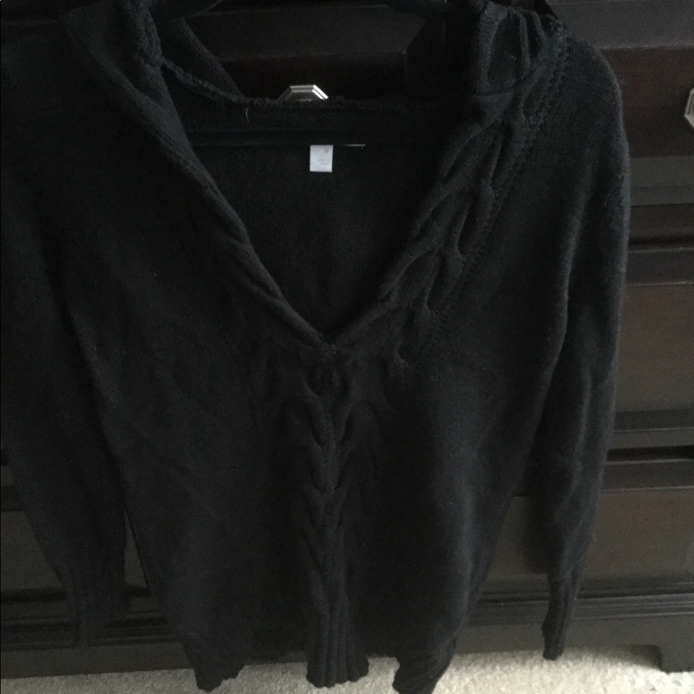 Like new hooded sweater.