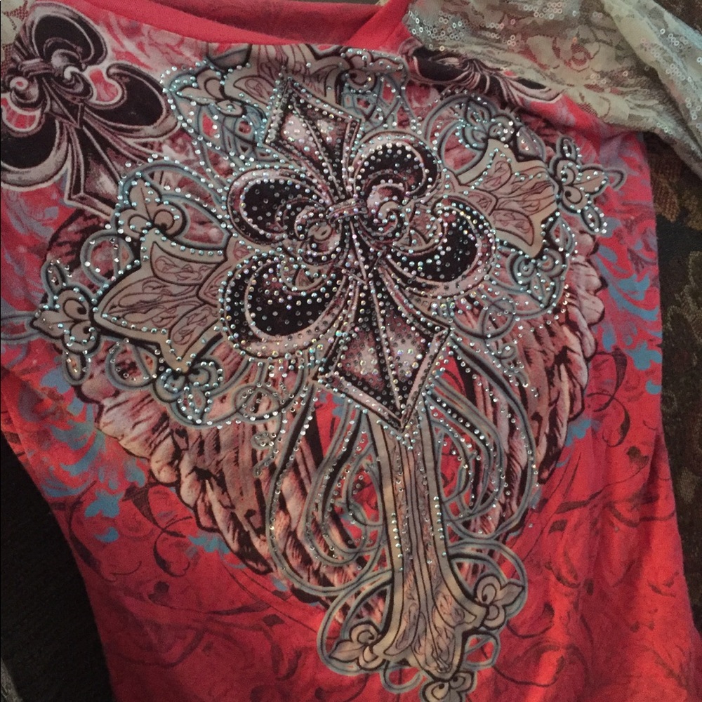 Gorgeous Angels & Diamonds 3/4 sleeve top !