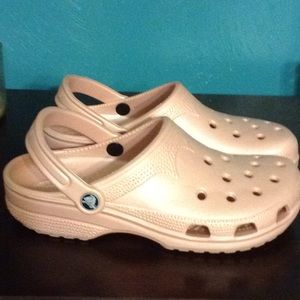 Simmering pale pink crocs