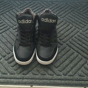 Adidas Mid top sneakers with Leopard print!