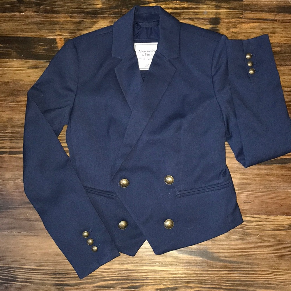 Cropped navy A&F blazer