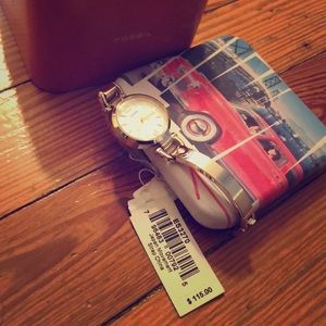 Light gold brand new Fossil watch!