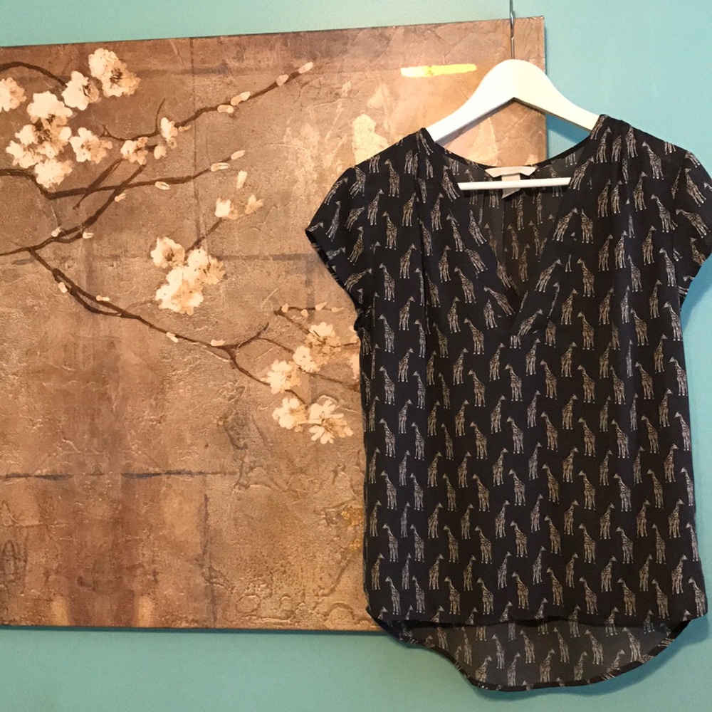 Giraffe patterned v-neck flowy blouse