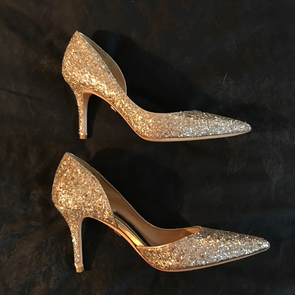 Gold Heels! 🍾 - Picture 4 of 6