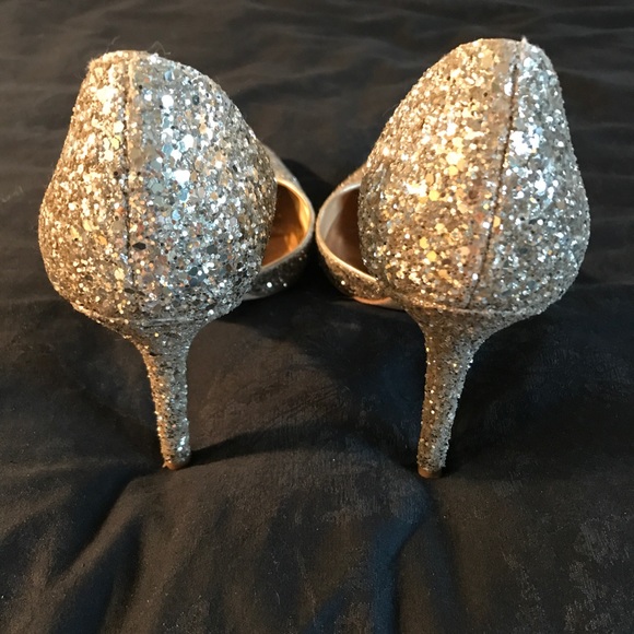 Gold Heels! 🍾 - Picture 6 of 6