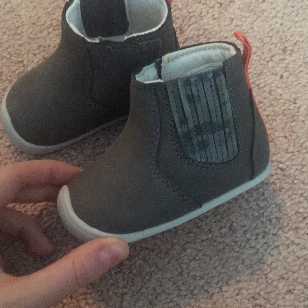 🆕Carter's Crawler shoes, grey/brown w Camo 2.5