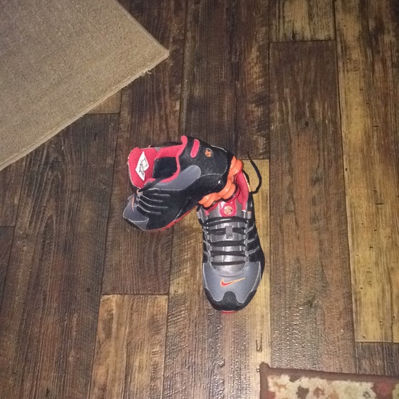 Brand new Nike shocks very comfortable. - Picture 2 of 3
