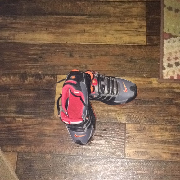 Brand new Nike shocks very comfortable. - Picture 3 of 3