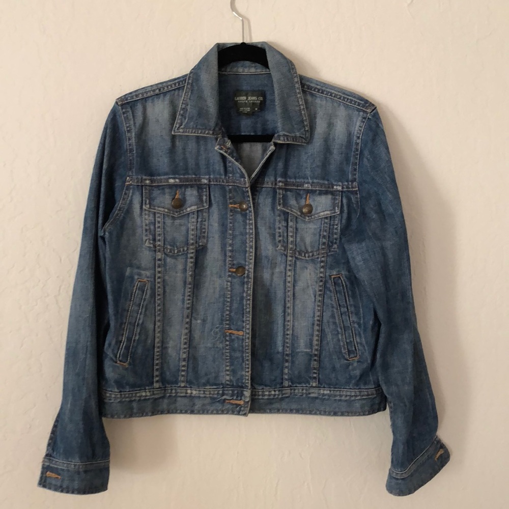 Classic American closet staple!!