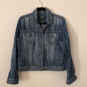 Classic American closet staple!!