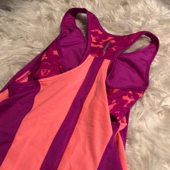 Built-in shelf bra workout tank top - Picture 2 of 4