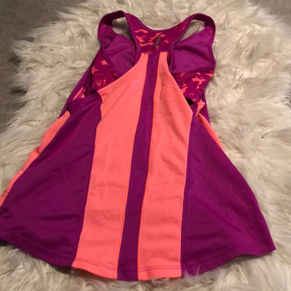 Built-in shelf bra workout tank top - Picture 3 of 4