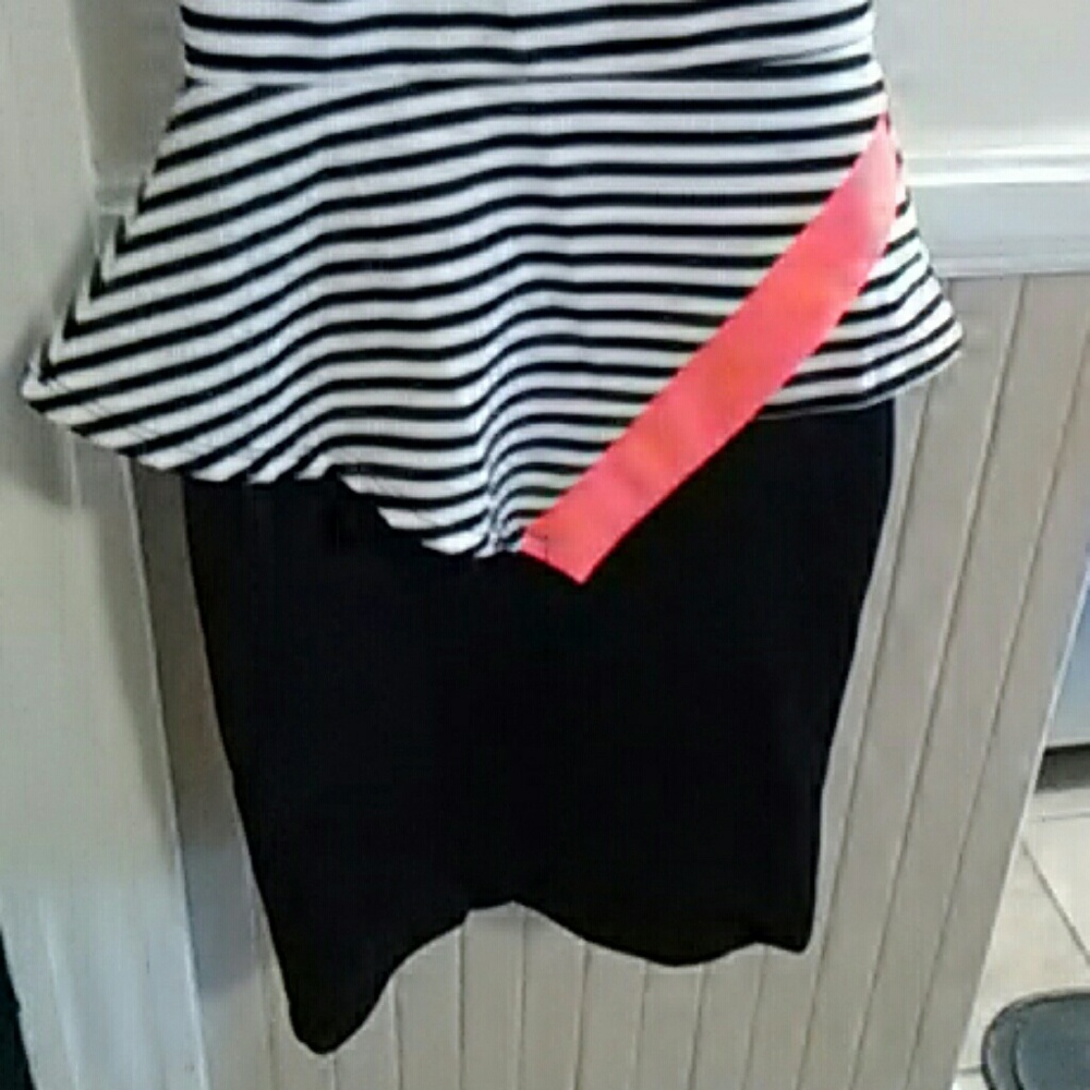 Dress - Picture 2 of 4