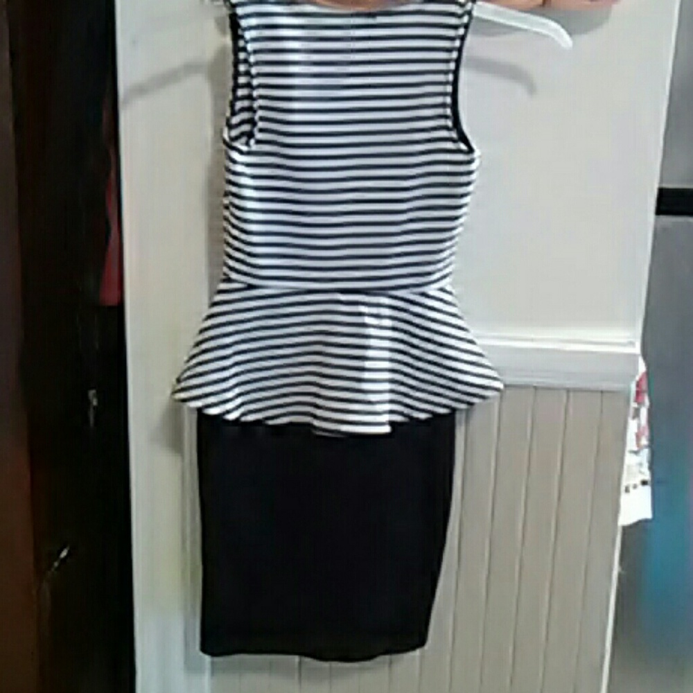 Dress - Picture 4 of 4