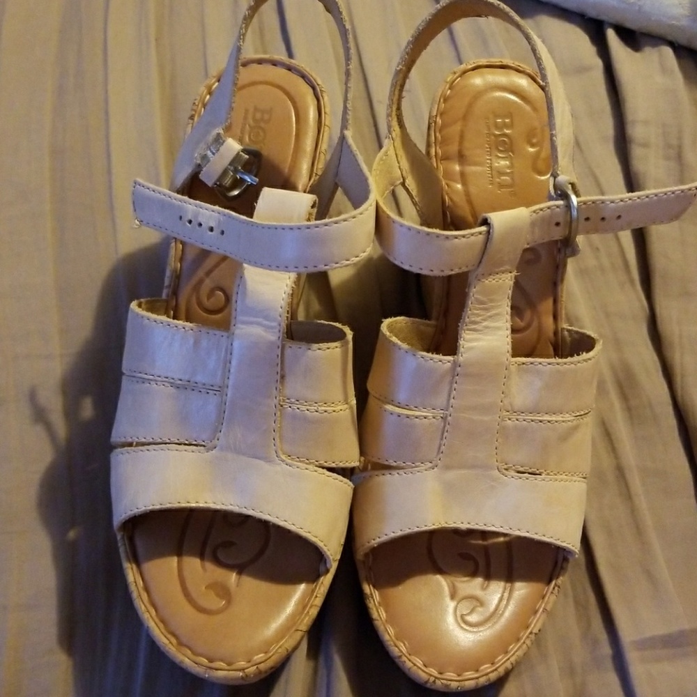 Born sandals