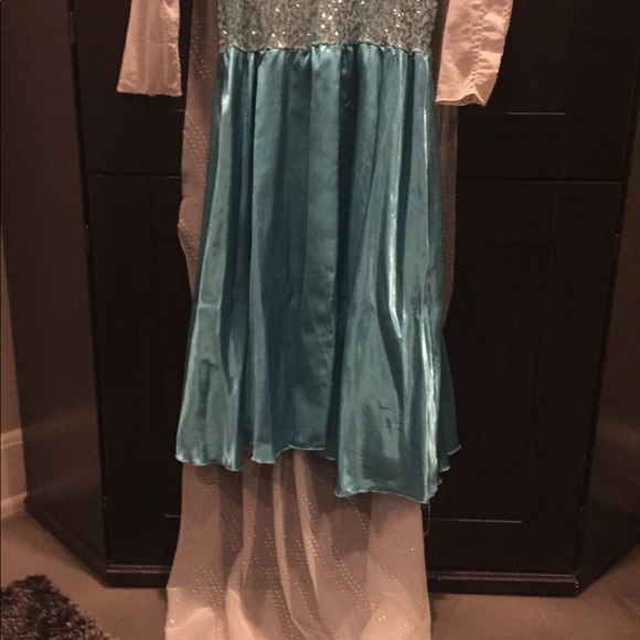 Elsa dress - Picture 2 of 3