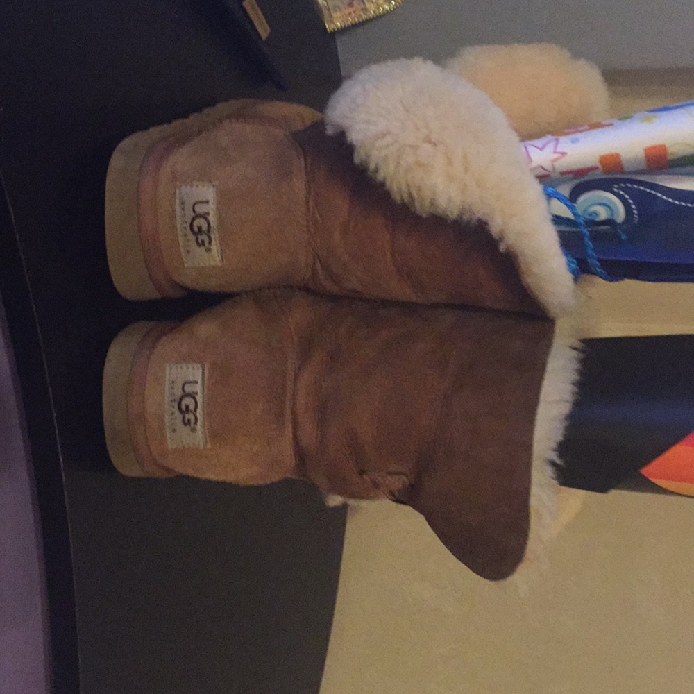 Short UGG BOOTS