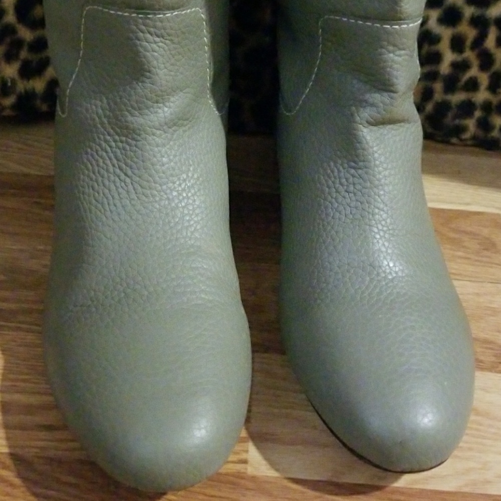 Boots - Picture 3 of 4