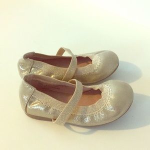 Gold shoes! Adorable!