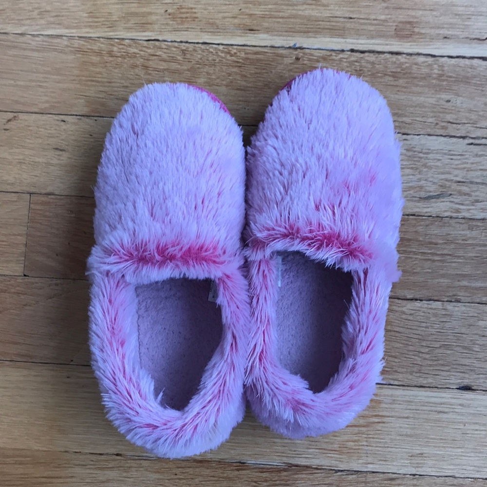 Pink fuzzy slippers (Kids size 1-2)