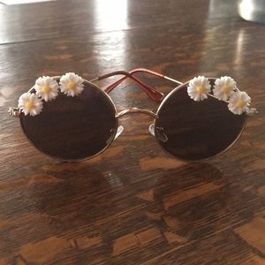 Circle hippie sunglasses with flowers