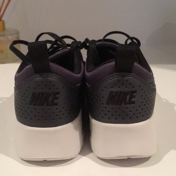 Nike Air Lifestyle Shoes - Picture 2 of 3