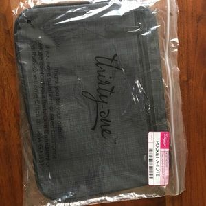 Thirty-one pocket a tote