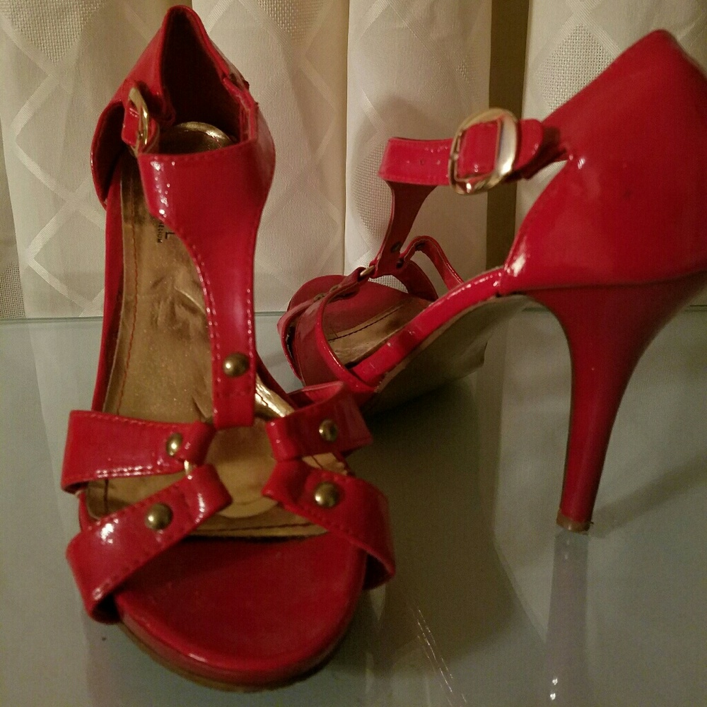 heels - Picture 3 of 3