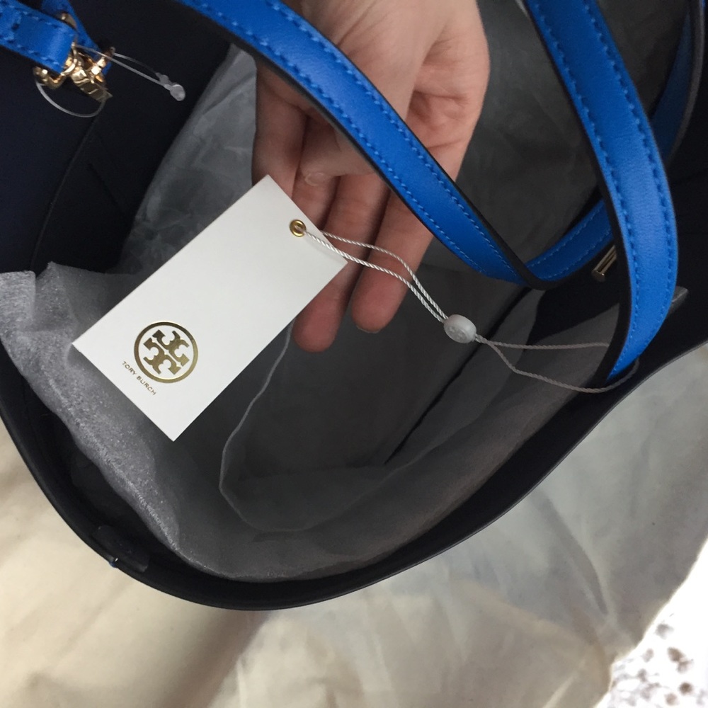 SOLD Tory Burch Block T Tote w/ Pouch - Picture 4 of 7