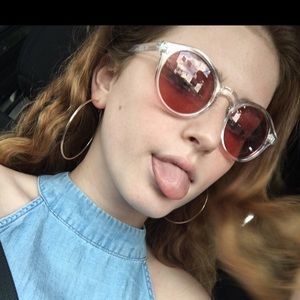 Meet your Posher, Mae