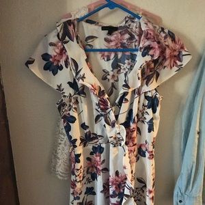 Never worn Beautiful flowing floral dress