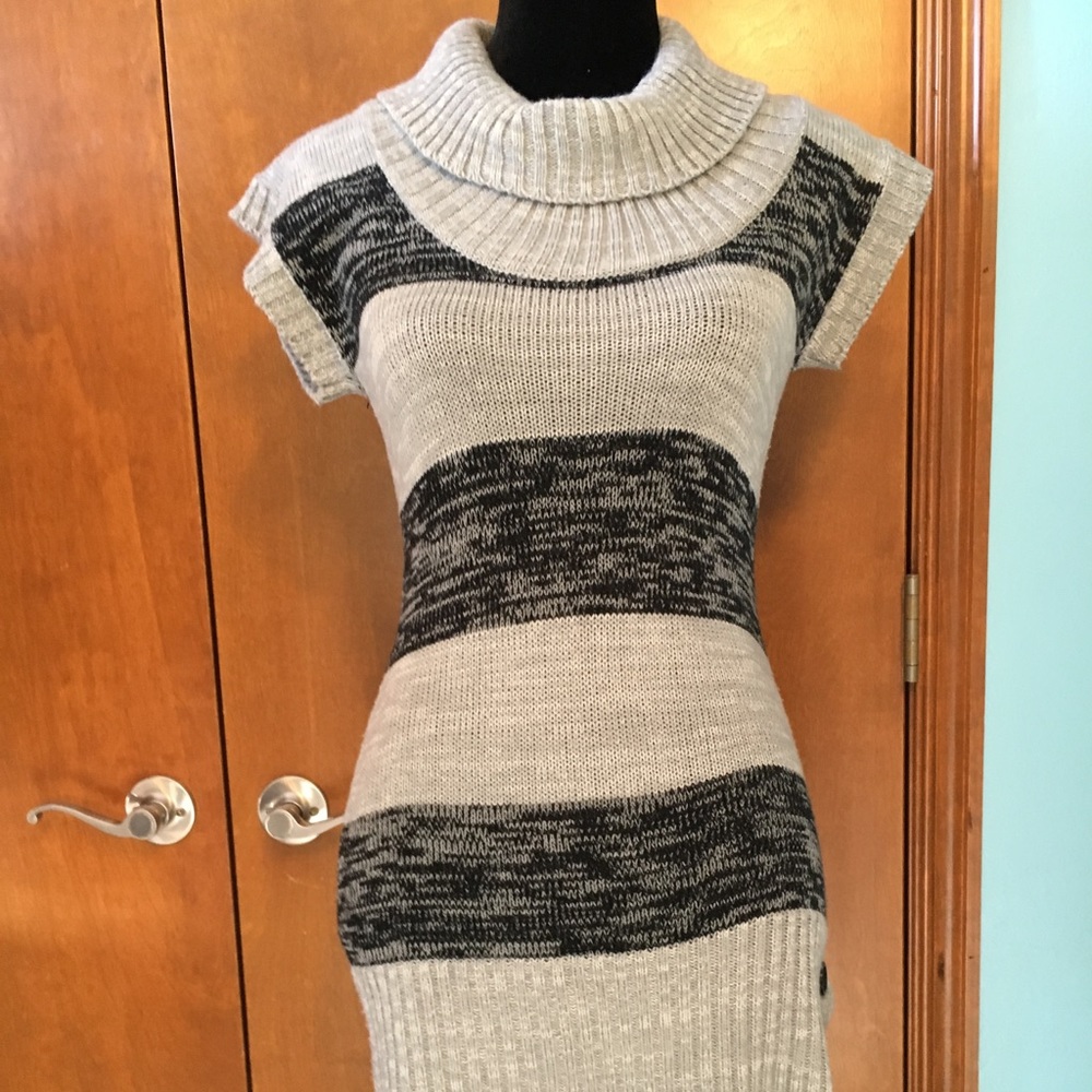 1055 Vintage black/white striped sweater dress