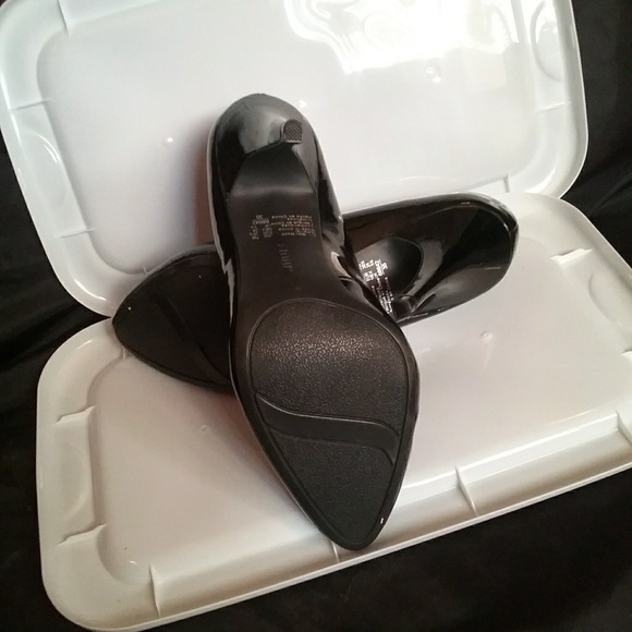 Heels - Picture 2 of 3