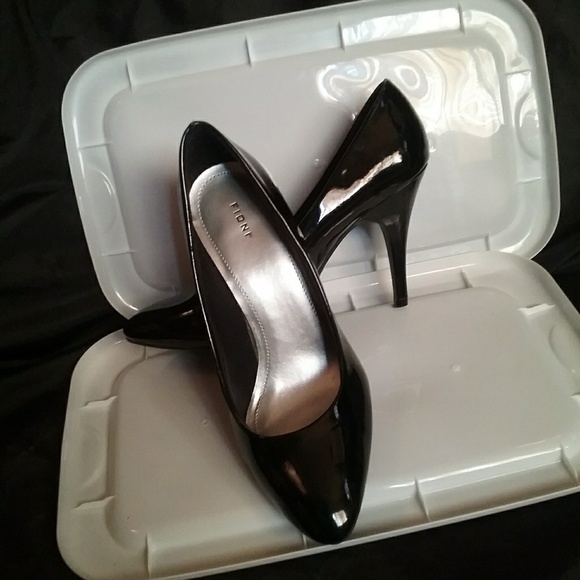 Heels - Picture 3 of 3
