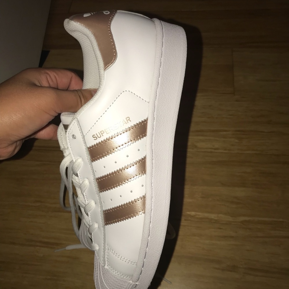 Adidas super star white & gold