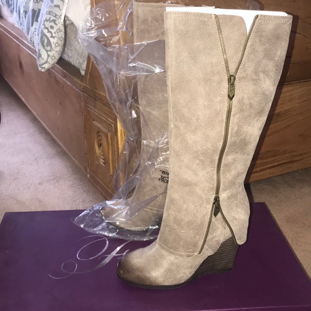 BRAND NEW IN BOX Fergie tall under knee wedge Boot