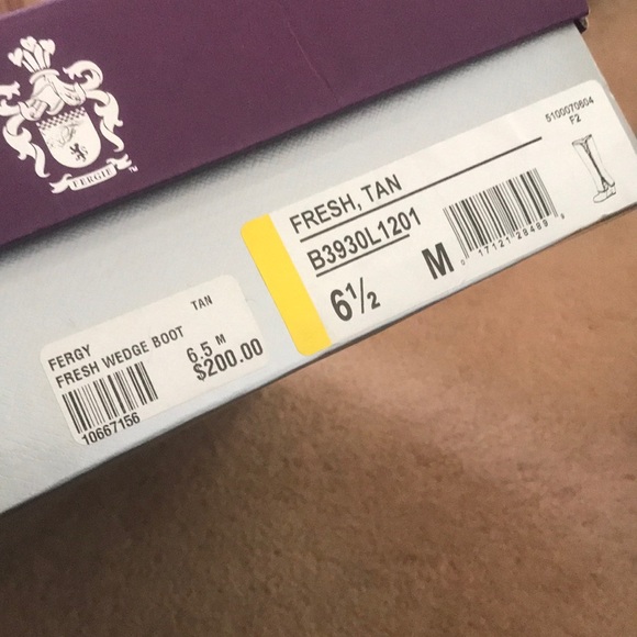 BRAND NEW IN BOX Fergie tall under knee wedge Boot - Picture 4 of 5
