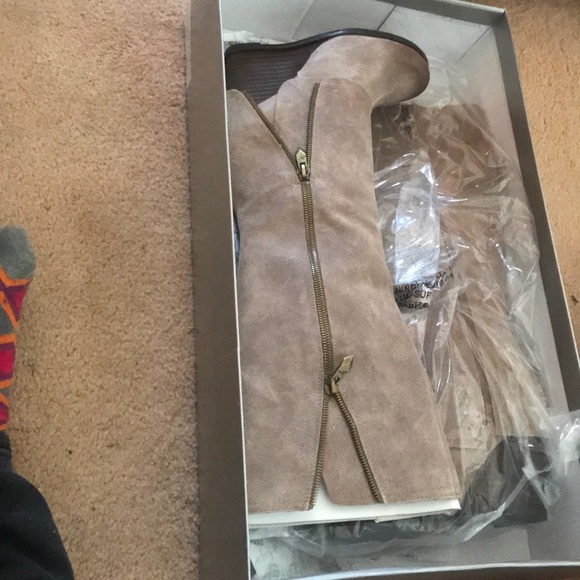 BRAND NEW IN BOX Fergie tall under knee wedge Boot - Picture 5 of 5