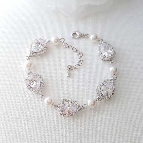 Swarovski Pearl Bracelet - Picture 2 of 3