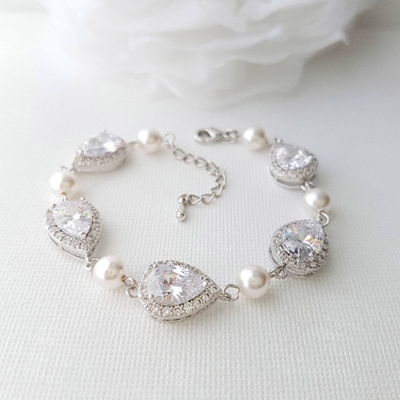 Swarovski Pearl Bracelet - Picture 3 of 3