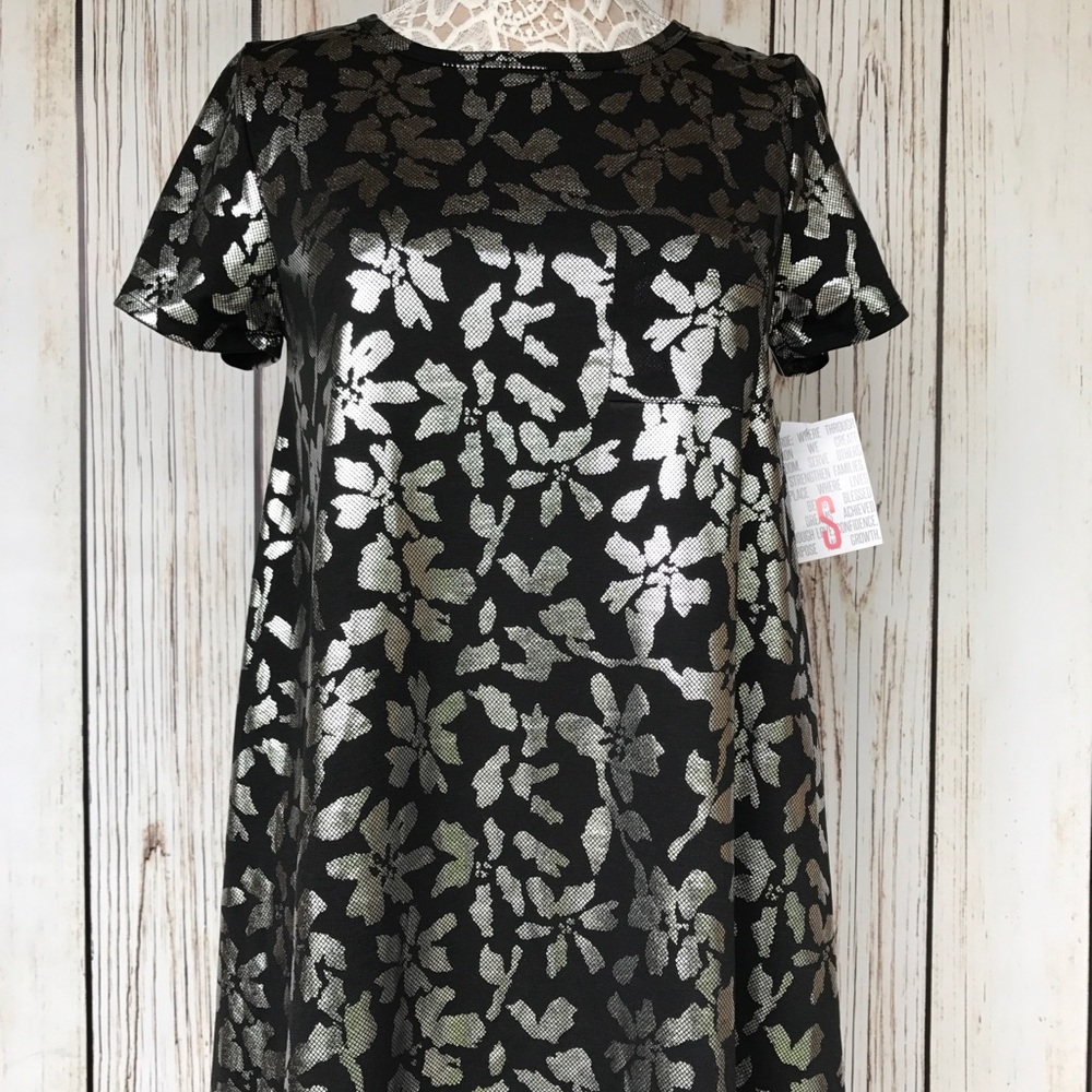 Lularoe Small Elegant Holiday Carly! 💕❤️💕❤️