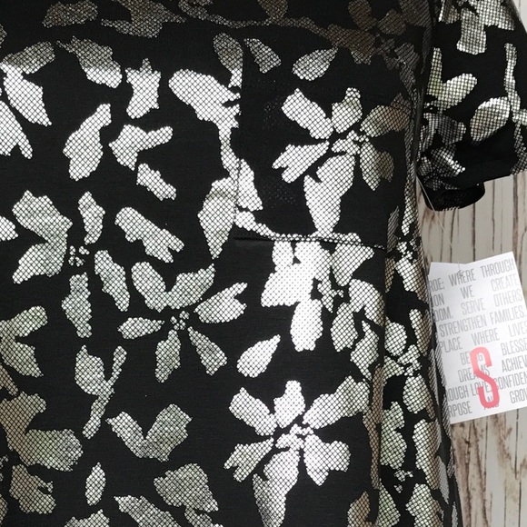 Lularoe Small Elegant Holiday Carly! 💕❤️💕❤️ - Picture 2 of 2