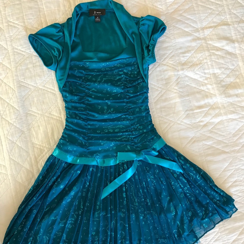 B Wear Byer Girls dress. Glittery 👗