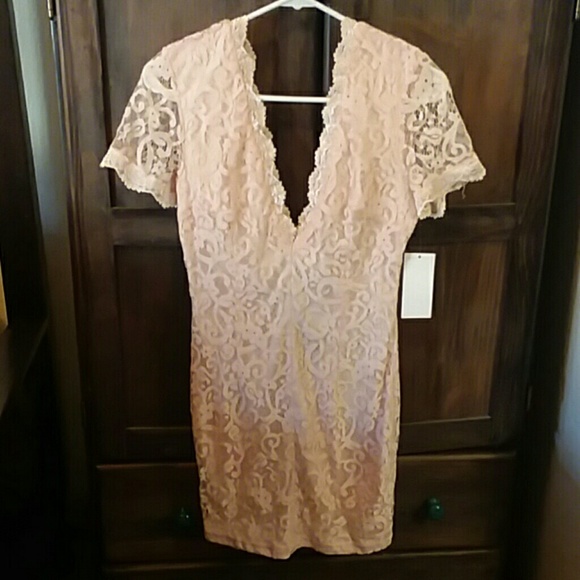 Tobi short sleeve lace deep v neck dress peach - Picture 3 of 5